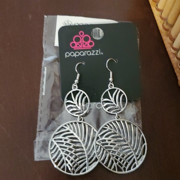 Earrings - Picture 4 of 7